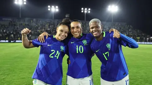 Dudinha, Marta e Jhonson na seleção brasileira. Foto: Lívia Villas Boas/CBF