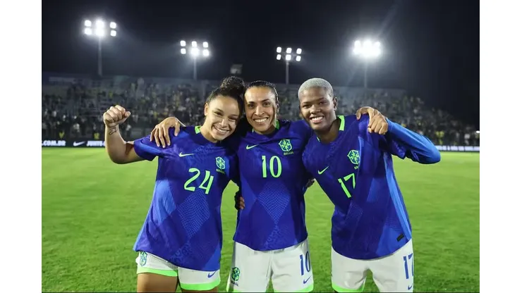 Dudinha, Marta e Jhonson na seleção brasileira. Foto: Lívia Villas Boas/CBF