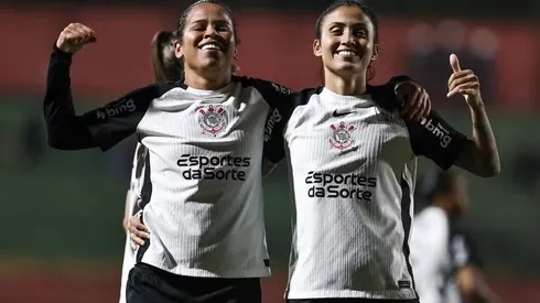 Vic Albuquerque e Jaqueline na comemoração do gol do Corinthians. Foto: Rebeca Reis/Staff Images/CBF