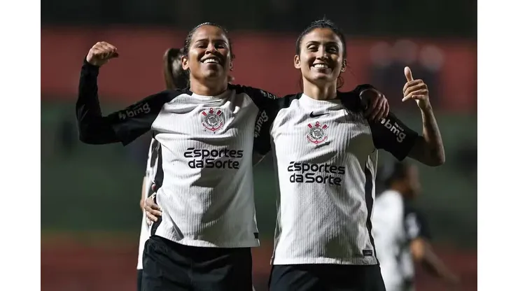 Vic Albuquerque e Jaqueline na comemoração do gol do Corinthians. Foto: Rebeca Reis/Staff Images/CBF