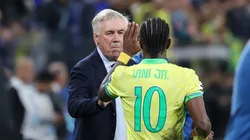 Ancelotti e Vini Jr em Brasil x Paraguai. (Photo by Wagner Meier/Getty Images)