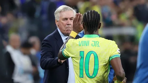 Ancelotti e Vini Jr em Brasil x Paraguai. (Photo by Wagner Meier/Getty Images)