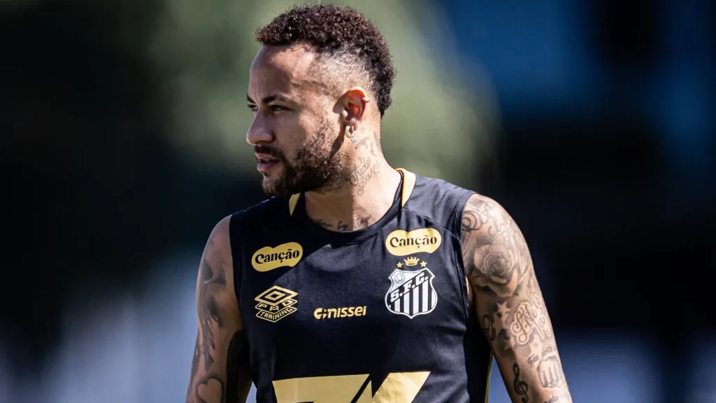 Neymar em treino no CT Rei Pelé – Fotos: Raul Baretta/ Santos FC.