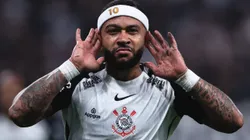 Depay em ação pelo Corinthians - Foto: Ettore Chiereguini/AGIF.