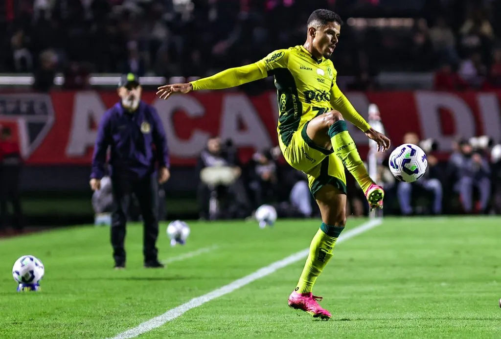 SP – SAO PAULO – 24/05/2025 – BRASILEIRO A 2025, SAO PAULO X MIRASSOL – Jogador do Mirassol durante partida contra o Sao Paulo no estadio Morumbi pelo campeonato Brasileiro A 2025. Foto: Fabio Giannelli/AGIF