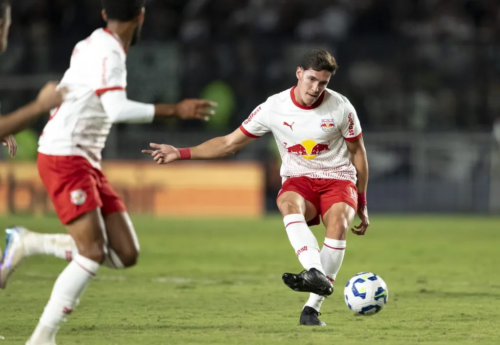 RJ – RIO DE JANEIRO – 31/05/2025 – BRASILEIRO A 2025, VASCO X BRAGANTINO – Fabinho jogador do Bragantino durante partida contra o Vasco no estadio Sao Januario pelo campeonato Brasileiro A 2025. Foto: Jorge Rodrigues/AGIF