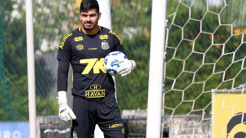 SP - SANTOS - 07/05/2025 - SANTOS, TREINO - joao paulo jogador do Santos durante treino no Centro de Treinamento CT Rei Pele. Foto: Mauricio De Souza/AGIF