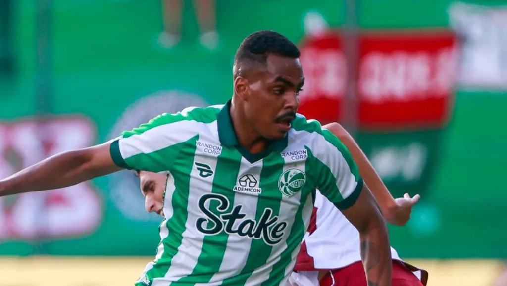 Foto: Luiz Erbes/AGIF – Caíque está perto de virar reforço no Grêmio.