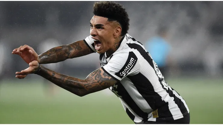 Igor Jesus comemora gol marcado pelo Botafogo. Foto: A.PAES / Alamy Stock Photo
