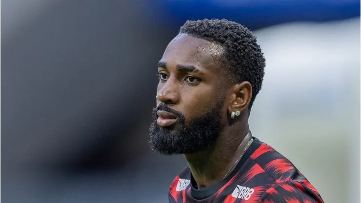 Gerson durante partida contra o Grêmio em Porto Alegre.