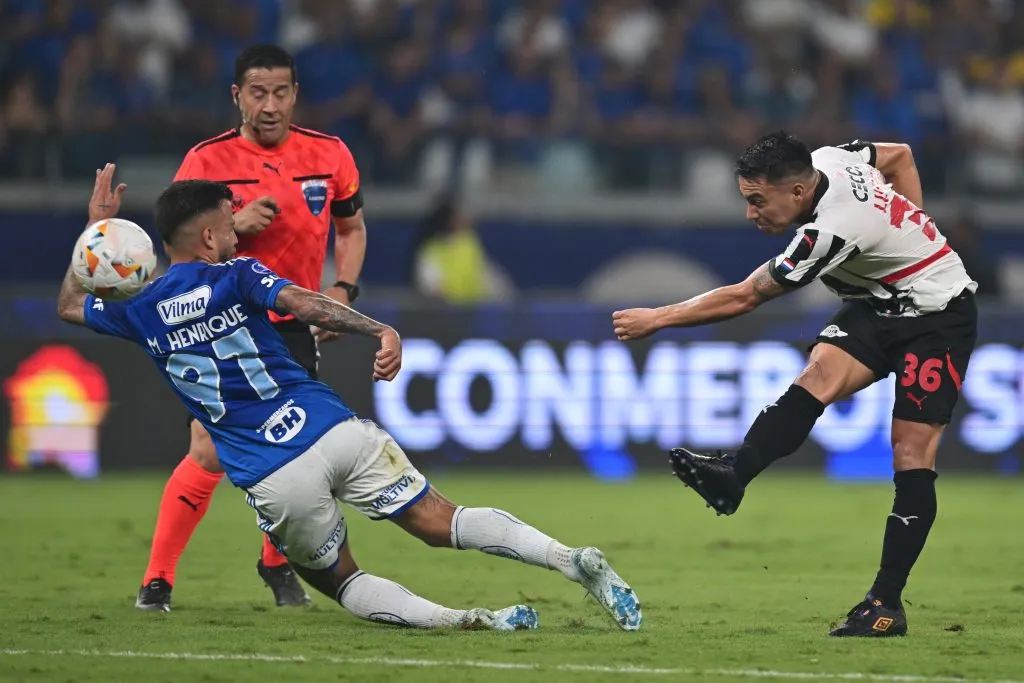 Matheus Henrique em ação pelo Cruzeiro. (Photo by Pedro Vilela/Getty Images)