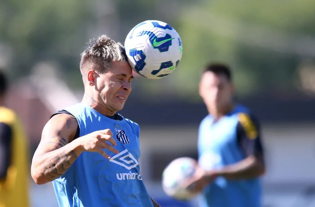 SP – SANTOS – 15/05/2025 – SANTOS, TREINO – Soteldo jogador do Santos durante treino no Centro de Treinamento CT Rei Pele. Foto: Mauricio De Souza/AGIF