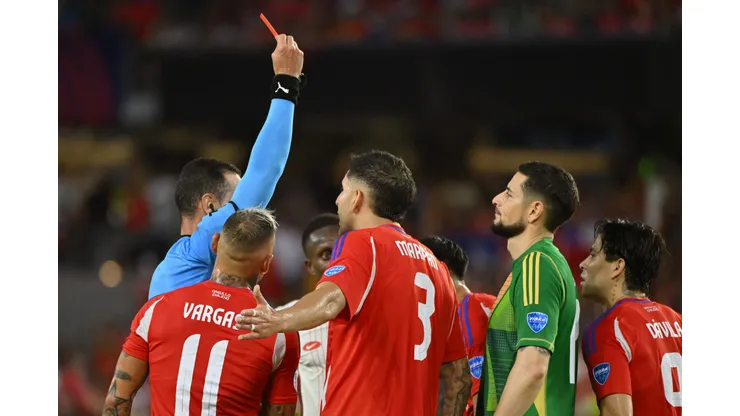 Chile é uma das seleções que está fora da Copa de 2026 (Photo by Julio Aguilar/Getty Images)