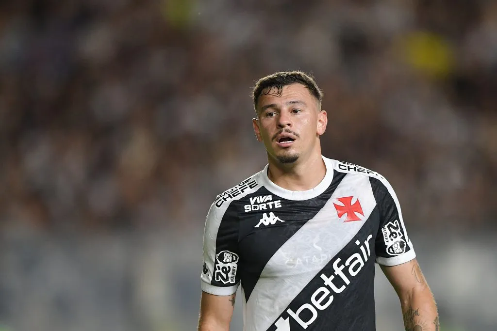 Hugo Moura retorna de suspensão e deve ser titular contra o São Paulo. Foto: Thiago Ribeiro/AGIF