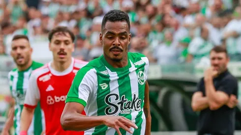 Caíque ainda é alvo do Grêmio. Foto: Luiz Erbes/AGIF