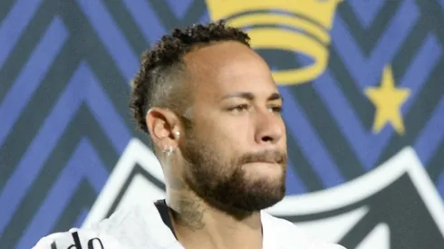Neymar durante aquecimento antes de partida do Peixe.