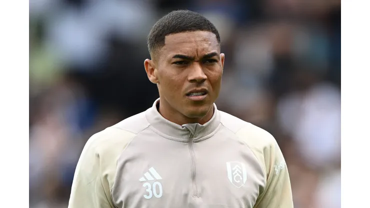 Carlos Vinícius está livre no mercado após passagem sem brilho pelo Fulham, da Inglaterra - Foto: Mike Hewitt/Getty Images).