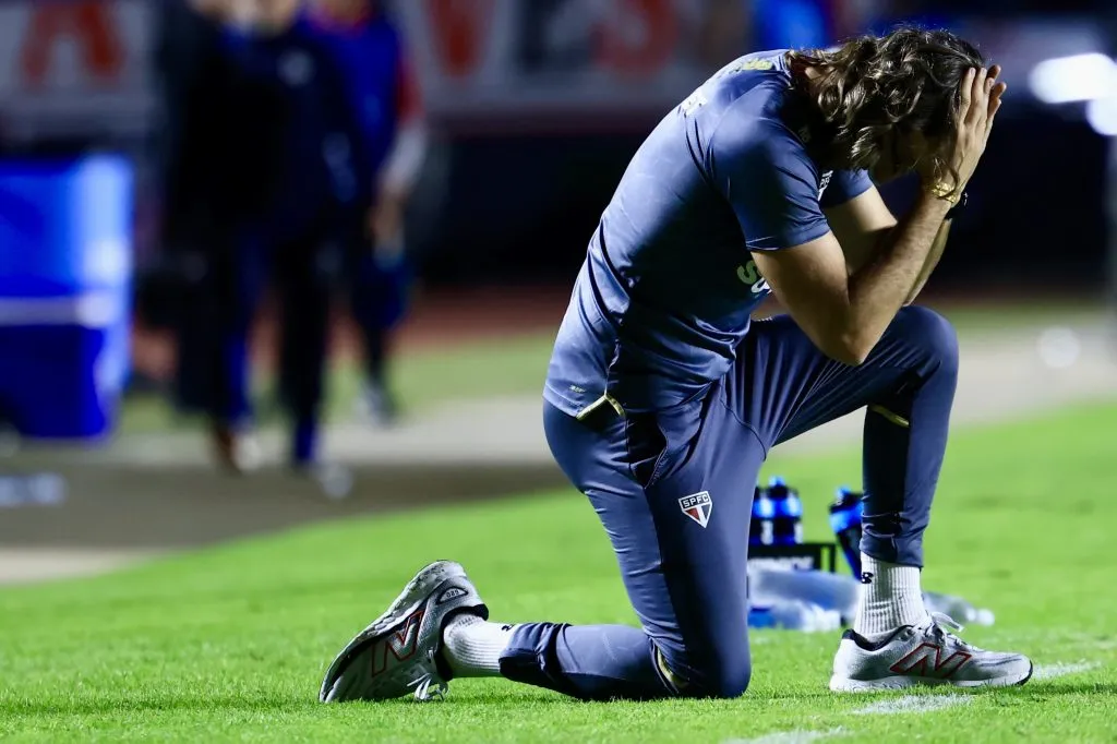 SP – SAO PAULO – 27/05/2025 – COPA LIBERTADORES 2025, SAO PAULO X TALLERES – Luis Zubeldia tecnico do Sao Paulo durante partida contra o Talleres no estadio Morumbi pelo campeonato Copa Libertadores 2025. Foto: Marcello Zambrana/AGIF