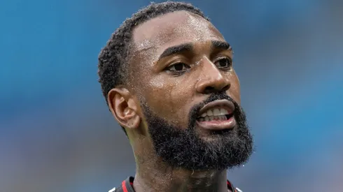 Gerson durante partida do Fla na Arena Grêmio.