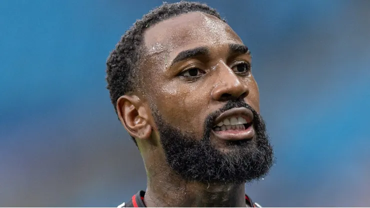Gerson durante partida do Fla na Arena Grêmio.