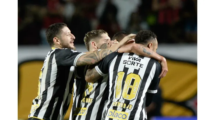 Santos reencontra Fortaleza após jogo do rebaixamento no Brasileirão 2023. Foto: Jhony Pinho/AGIF