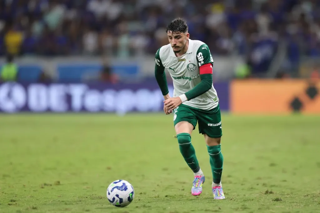 MG – BELO HORIZONTE – 01/06/2025 – BRASILEIRO A 2025, CRUZEIRO X PALMEIRAS – Piquerez jogador do Palmeiras durante partida contra o Cruzeiro no estadio Mineirao pelo campeonato Brasileiro A 2025. Foto: Gilson Lobo/AGIF