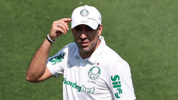 Abel Ferreira comanda treino do Verdão e faz primeiros testes