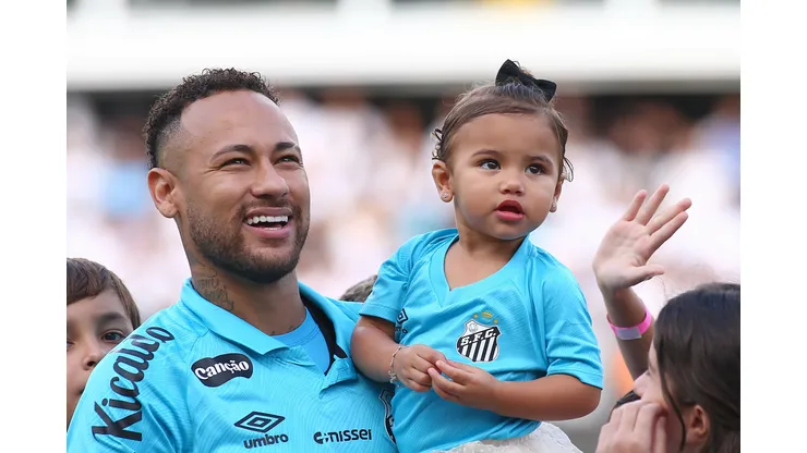 SP - SANTOS - 01/06/2025 - BRASILEIRO A 2025, SANTOS X BOTAFOGO - Neymar jogador do Santos durante aquecimento antes da partida contra o Botafogo no estadio Vila Belmiro pelo campeonato Brasileiro A 2025. Foto: Mauricio De Souza/AGIF
