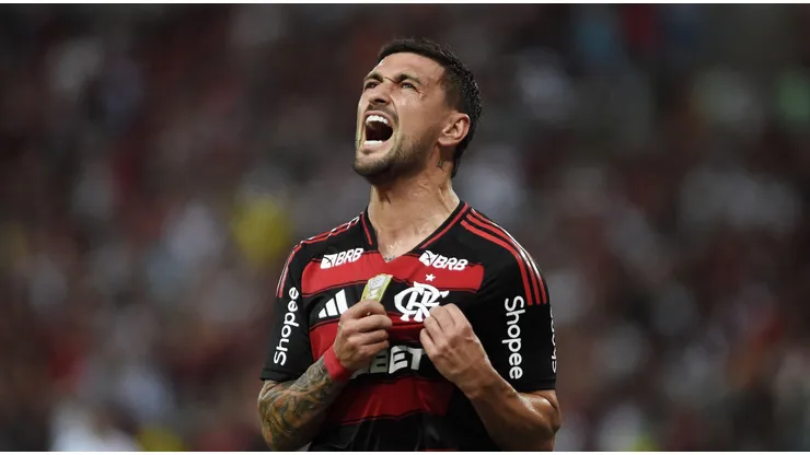 Georgian De Arrascaeta comemora gol marcado pelo Flamengo. Foto: Andre Paes / Alamy Stock Photo