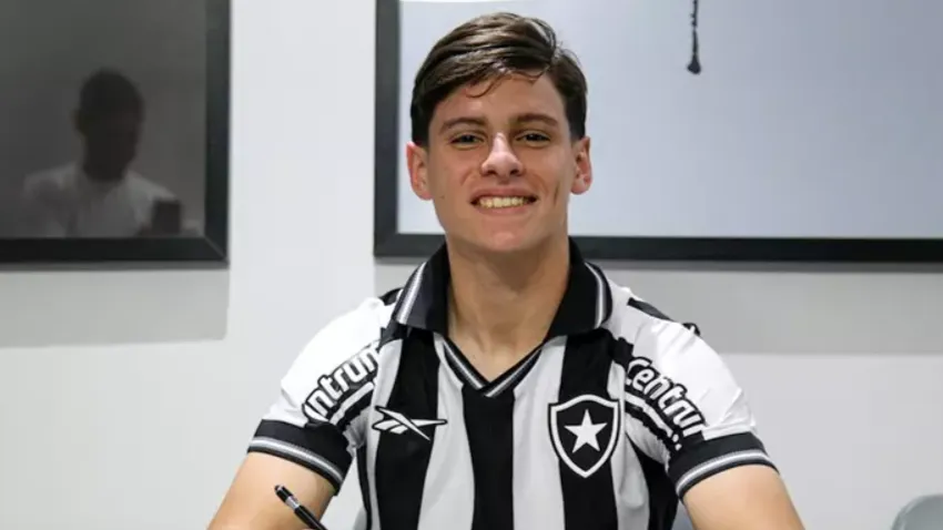 Montoro com a camisa do Botafogo