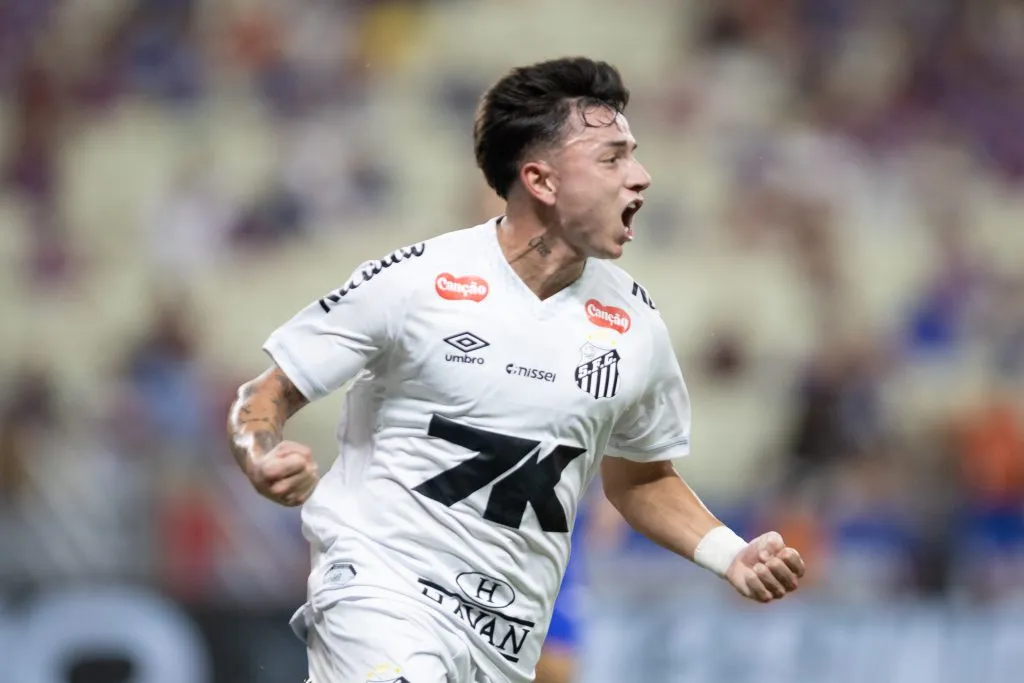 Barreal comemorando o primeiro gol do Clube da Vila Belmiro. Foto: Baggio Rodrigues/AGIF