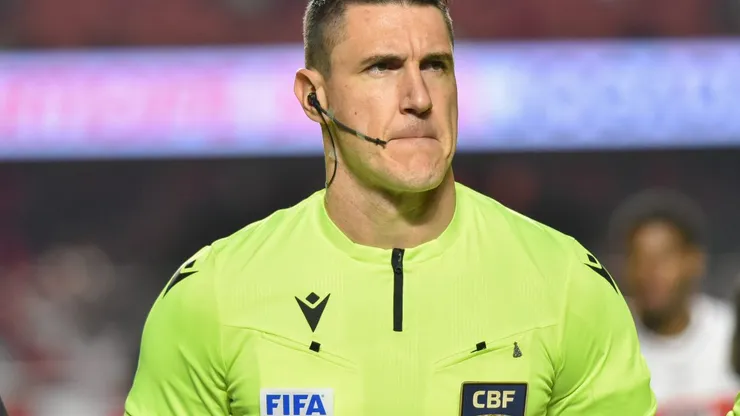 SP - SAO PAULO - 12/06/2025 - BRASILEIRO A 2025, SAO PAULO X VASCO - O arbitro Rafael Klein (RS) durante partida entre Sao Paulo e Vasco no estadio Morumbi pelo campeonato Brasileiro A 2025. Foto: Jota Erre/AGIF