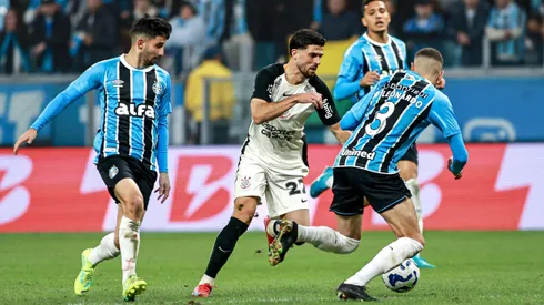 Hector Hernandez, jogador do Corinthians durante partida contra o Gremio no estadio Arena do Gremio pelo campeonato Brasileiro A 2025. Foto: Maxi Franzoi/AGIF