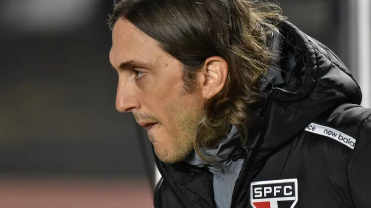 Técnico Luis Zubeldia do São Paulo, durante partida contra o Vasco no estadio do Morumbis, pelo Campeonato Brasileiro A 2025. Foto: Jota Erre/AGIF