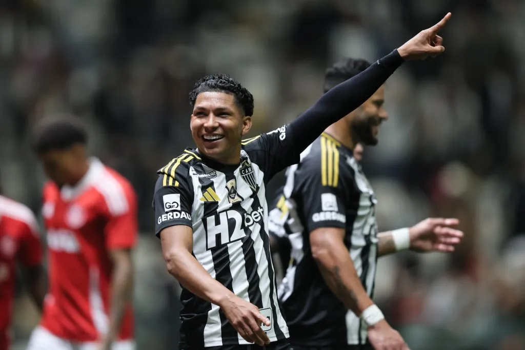 Rony comemora, mas primeiro gol do Galo foi de Vitão, contra. Foto: Gilson Lobo/AGIF