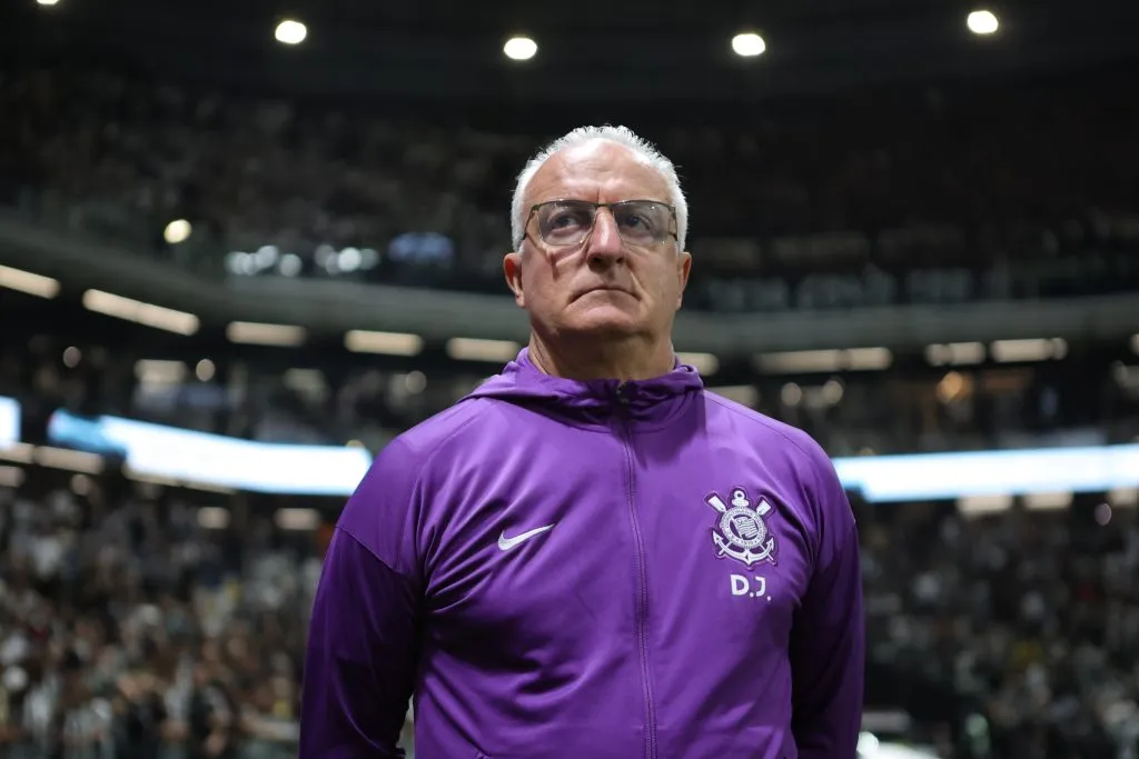 MG – BELO HORIZONTE – 24/05/2025 – BRASILEIRO A 2025, ATLETICO-MG X CORINTHIANS – Dorival Junior tecnico do Corinthians durante partida contra o Atletico-MG no estadio Arena MRV pelo campeonato Brasileiro A 2025. Foto: Gilson Lobo/AGIF