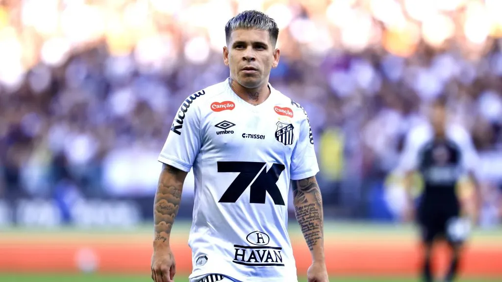Saída de Soteldo do Santos ocorreu pelo desejo do jogador – Foto: Marcello Zambrana/AGIF
