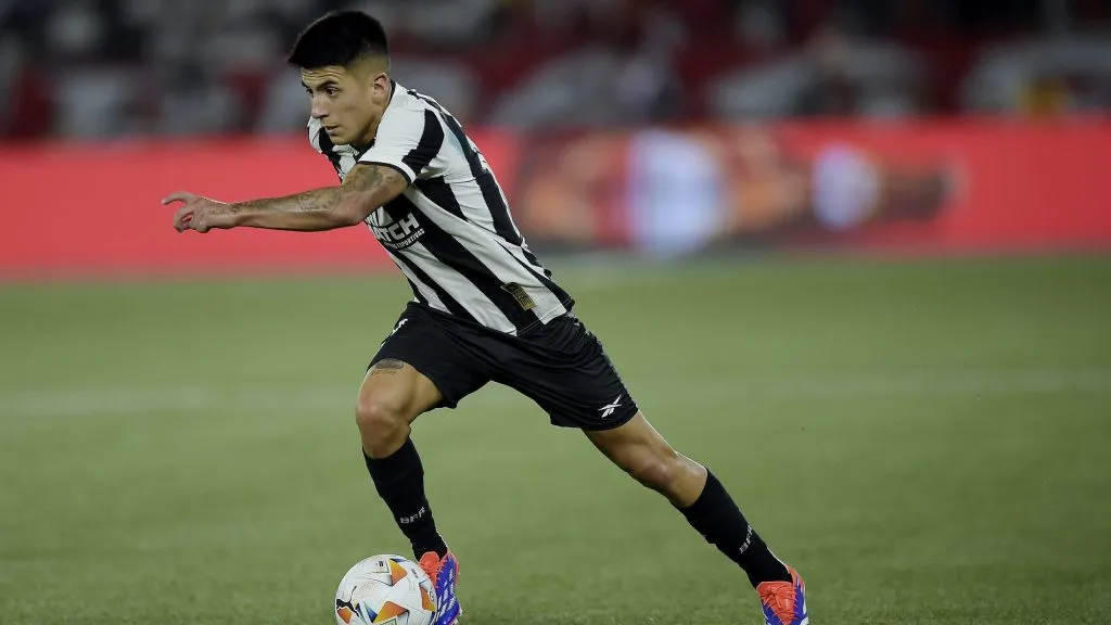 Almada pode deixar o Lyon pelo Milan – Foto: Alexandre Loureiro/AGIF