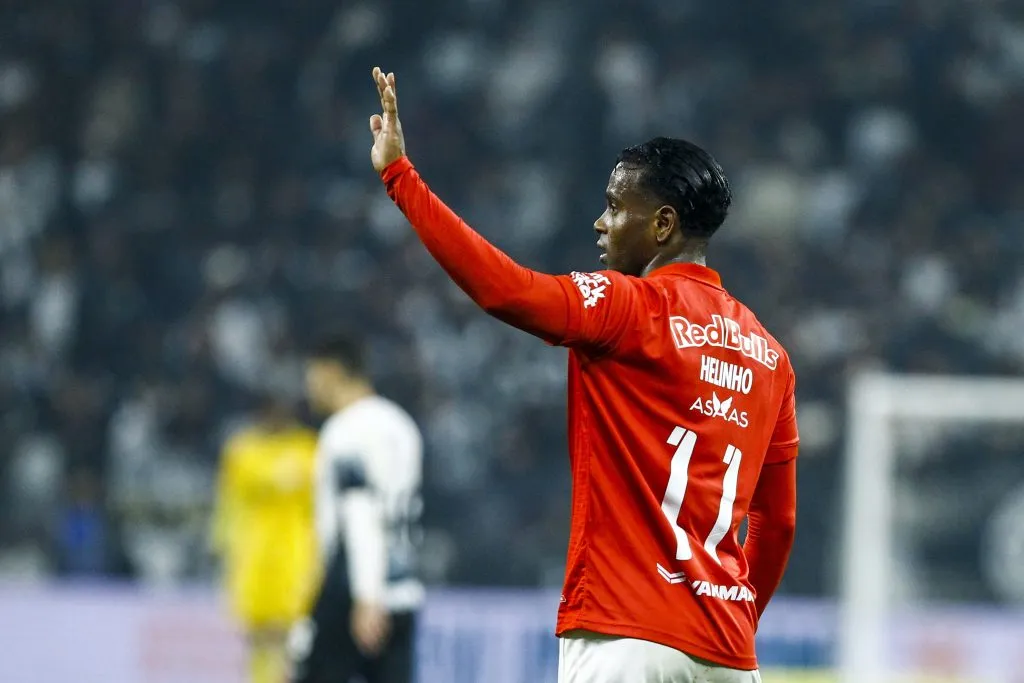 SP – SAO PAULO – 10/08/2024 – BRASILEIRO A 2024, CORINTHIANS X BRAGANTINO – Helinho jogador do Bragantino durante partida contra o Corinthians no estadio Arena Corinthians pelo campeonato Brasileiro A 2024. Foto: Marco Miatelo/AGIF