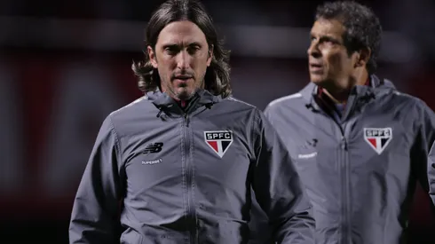 SP - SAO PAULO - 14/05/2025 - COPA LIBERTADORES 2025, SAO PAULO X LIBERTAD - Luis Zubeldia tecnico do Sao Paulo durante partida contra o Libertad no estadio Morumbi pelo campeonato Copa Libertadores 2025. Foto: Ettore Chiereguini/AGIF