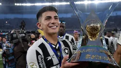 Thiago Almada ainda está vinculado ao Botafogo.