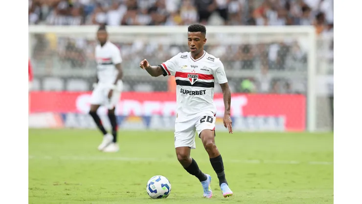 SP - BELO HORIZONTE - 06/04/2025 - BRASILEIRO A 2025, ATLETICO-MG X SAO PAULO - Alan Franco jogador do Sao Paulo durante partida contra o Atletico-MG no estadio Mineirao pelo campeonato Brasileiro A 2025. Foto: Gilson Lobo/AGIF