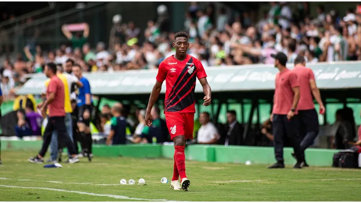 Léo Pelé em campo pelo Athletico-PR. Foto: Associated Press / Alamy Stock Photo