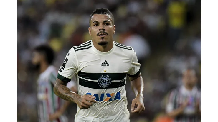 RJ - Rio de Janeiro - 09/11/2017 - Brasileiro A 2017, Fluminense x Coritiba - Thiago Carleto jogador do Coritiba durante partida contra o Fluminense no estadio Maracana pelo campeonato Brasileiro A 2017. Foto: Thiago Ribeiro/AGIF