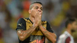 Thiago Carleto do Botafogo lamenta durante partida do Carioca 2015 no Maracanã
