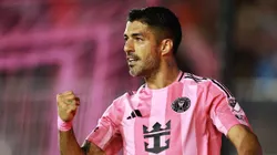 Suárez comemora gol pelo Inter Miami. Photo by Carmen Mandato/Getty Images