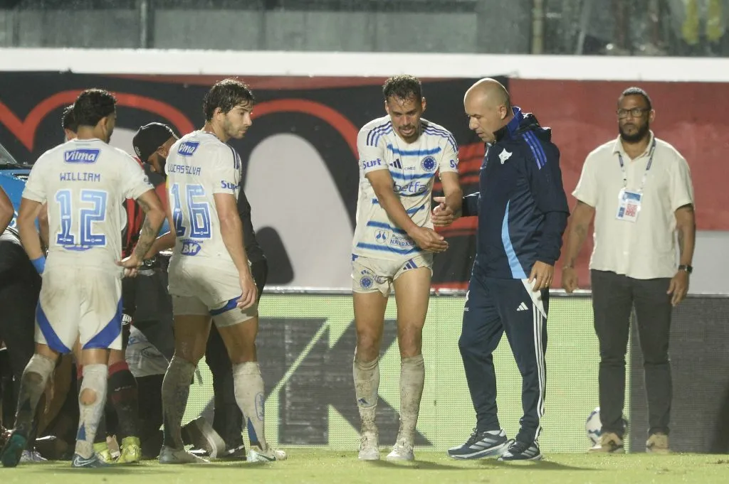 Leonardo Jardim durante a partida entre Vitória x Cruzeiro. Foto: Jhony Pinho/AGIF
