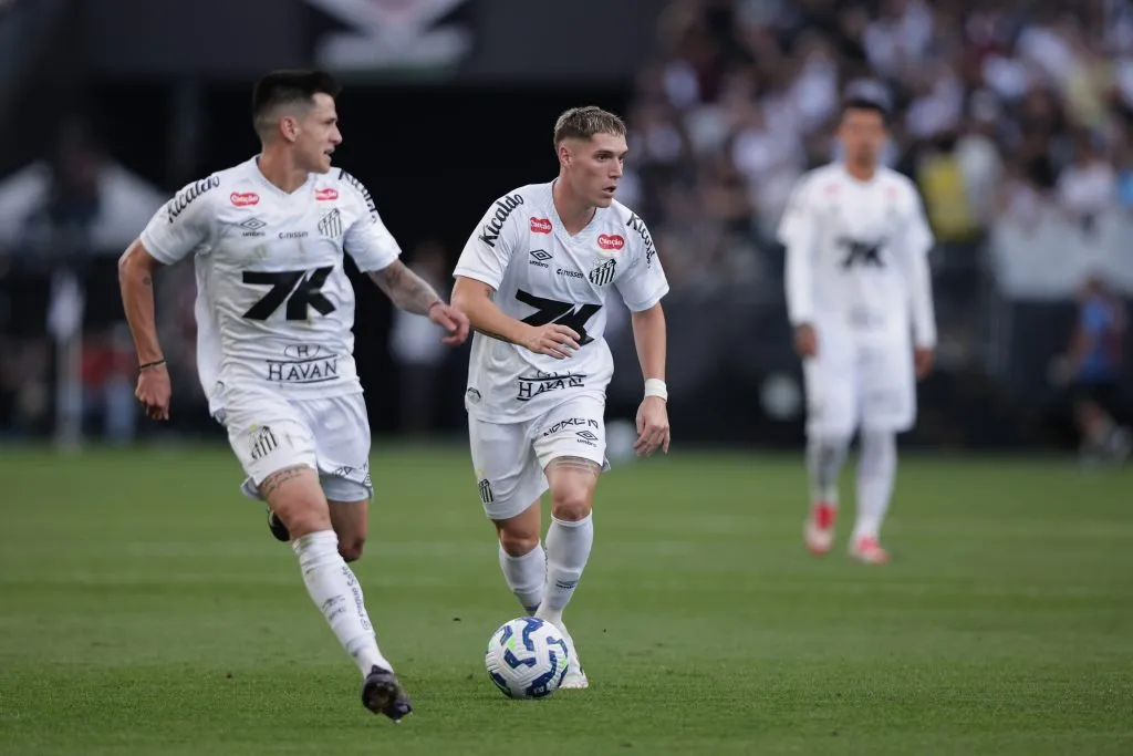 Rollheiser em ação pelo Santos. Foto: Ettore Chiereguini/AGIF