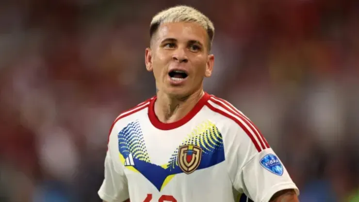 Soteldo em ação pela Seleção Venezuelana – Foto: Buda Mendes/Getty Images