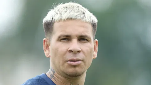 Soteldo durante treinamento ainda no CT Rei Pelé